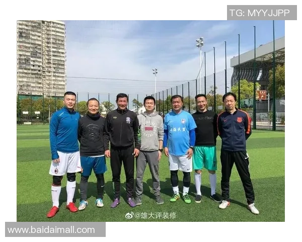 职业足球运动员与业余球员的差异与发展路径探讨