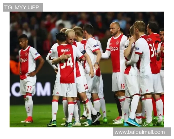 阿贾克斯主场迎战海伦芬全力争胜展现球队实力与决心